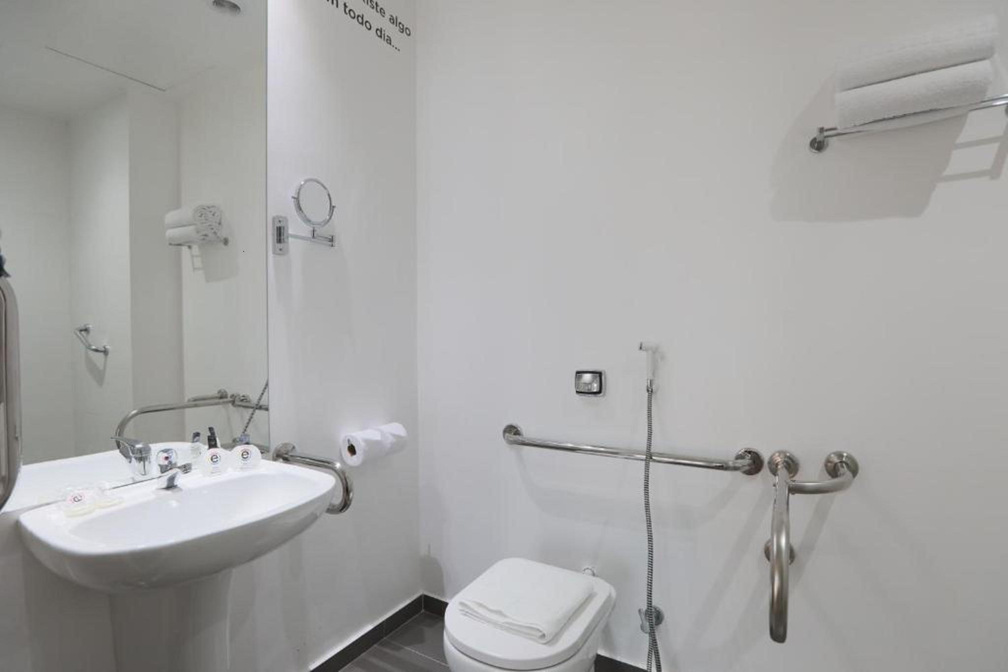 Ramada Hotel & Suites Осаску Екстериор снимка